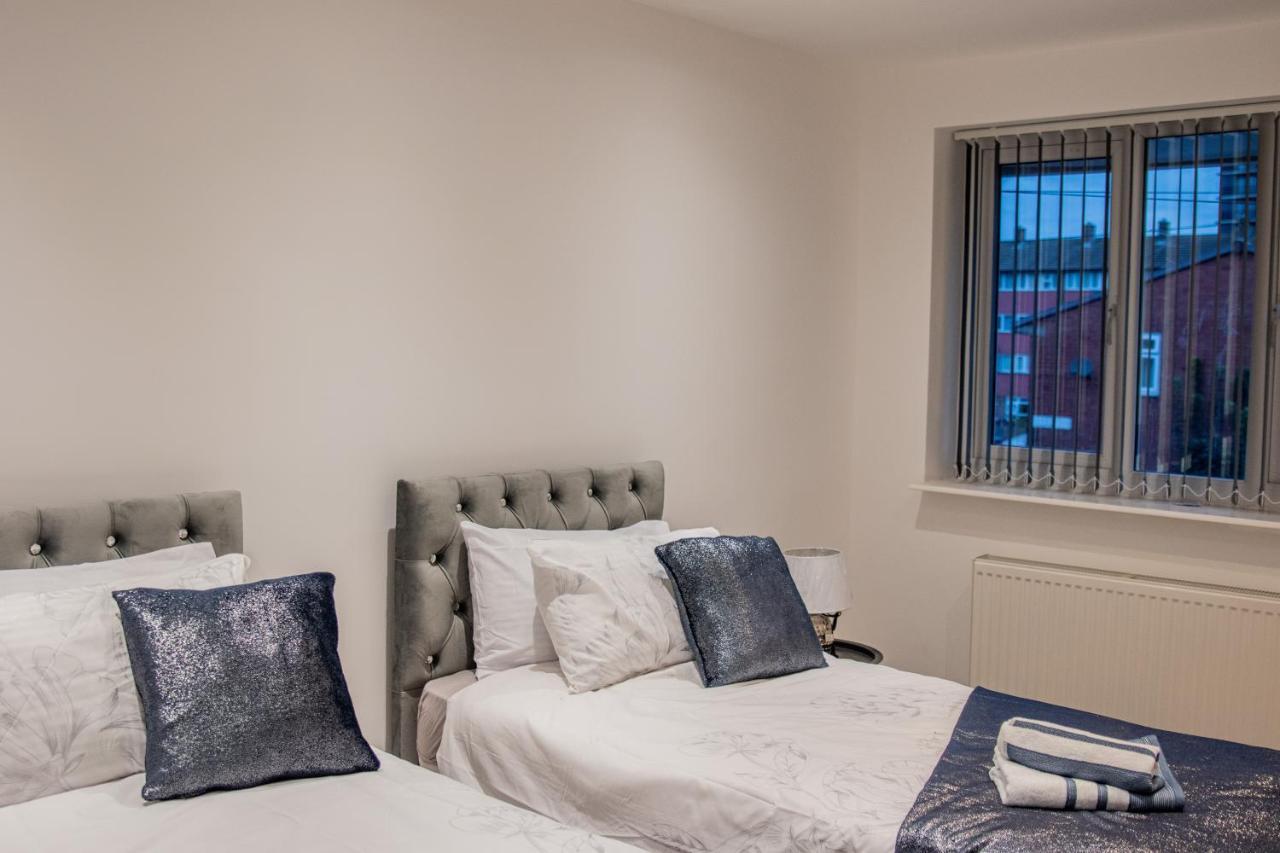 Bv Comfy Spacious 3 Bedroom House At Tatton Street مانشستر المظهر الخارجي الصورة