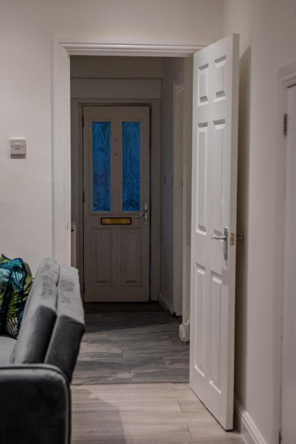 Bv Comfy Spacious 3 Bedroom House At Tatton Street مانشستر المظهر الخارجي الصورة