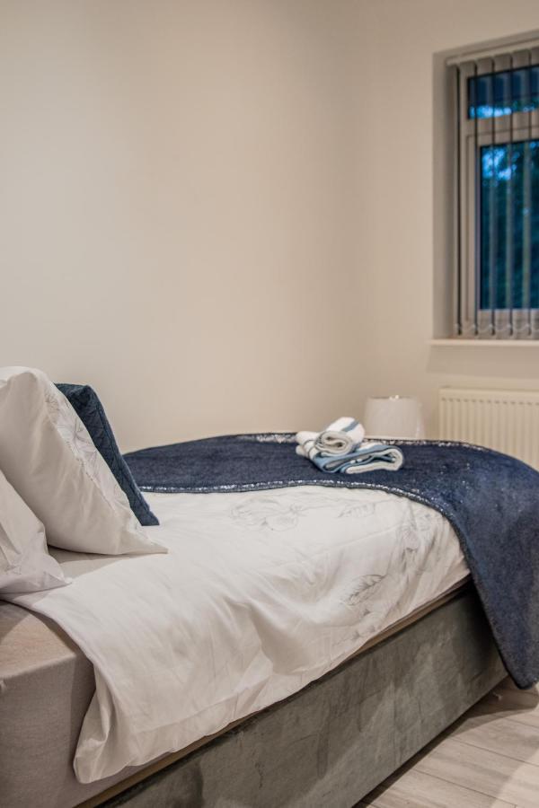Bv Comfy Spacious 3 Bedroom House At Tatton Street مانشستر المظهر الخارجي الصورة