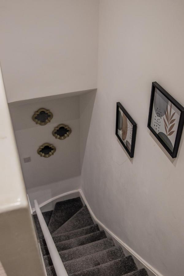Bv Comfy Spacious 3 Bedroom House At Tatton Street مانشستر المظهر الخارجي الصورة