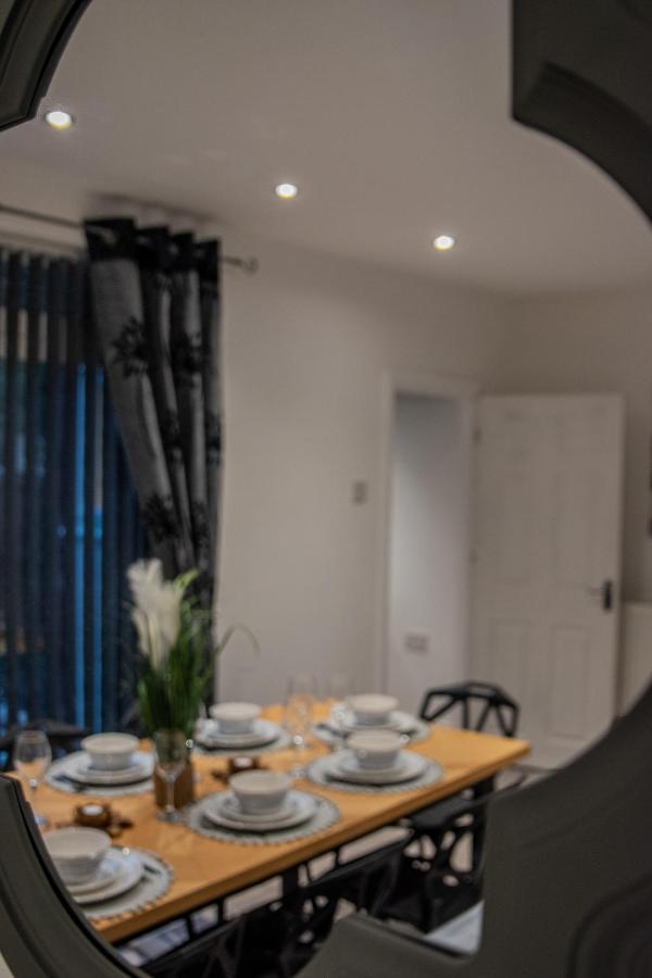 Bv Comfy Spacious 3 Bedroom House At Tatton Street مانشستر المظهر الخارجي الصورة